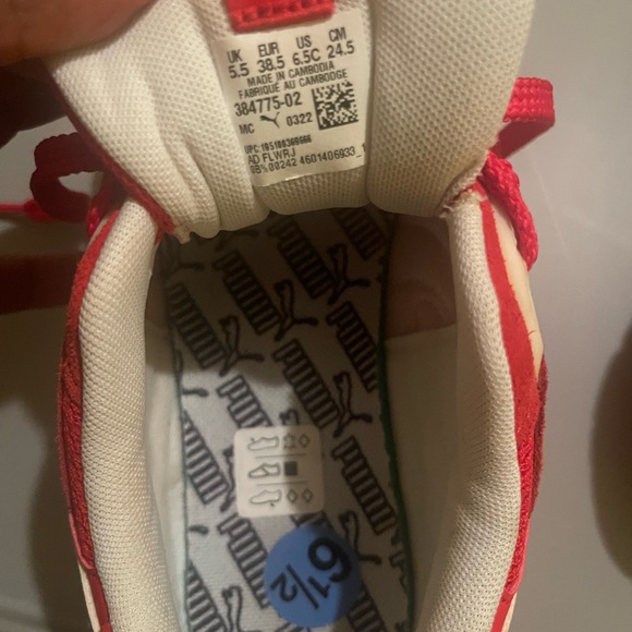 Red PUMA sneakers - Picture 4 of 4